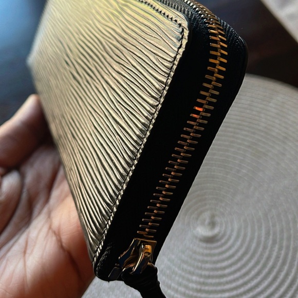 LOUIS VUITTON CLÉMENCE WALLET - Picture 8 of 11